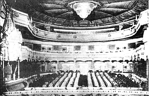 Зал КРасносельского театра
