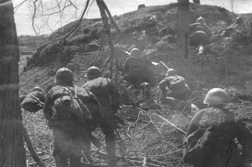 Бойцы красной армии в Полежаевском парке, 1942 год