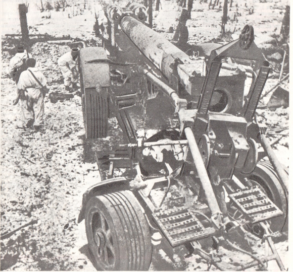 Артиллерийское орудие, захваченное во время боев за Дудергоф, 1944г.
